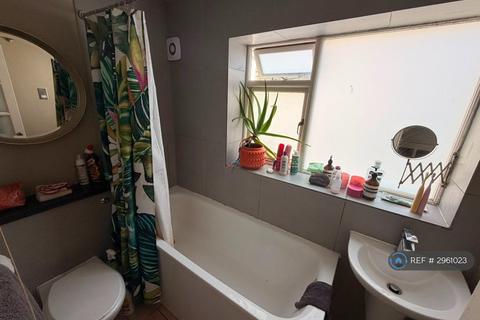 2 bedroom flat to rent, Vesta Road, London, SE4