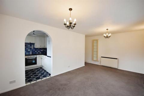 2 bedroom apartment to rent, Catherine House, Isleworth
