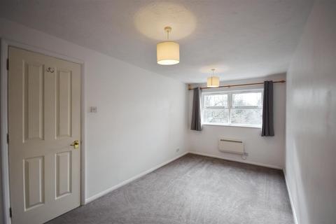2 bedroom apartment to rent, Catherine House, Isleworth
