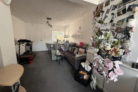 2 bedroom terraced house for sale, Victoria Crescent, Burton-On-Trent DE14