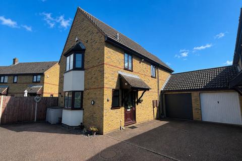 4 bedroom detached house for sale, Hunters Close, Stotfold, Hitchin, SG5