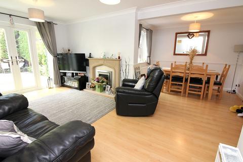4 bedroom detached house for sale, Hunters Close, Stotfold, Hitchin, SG5