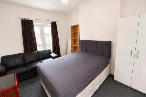 6 bedroom semi-detached house to rent, Ennis Road, Finsbury Park, London, N4
