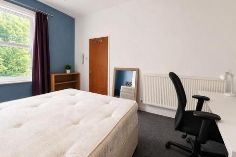 6 bedroom semi-detached house to rent, Ennis Road, Finsbury Park, London, N4