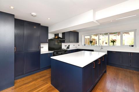 4 bedroom detached house for sale, Victoria Avenue, RAYLEIGH, Essex, SS6