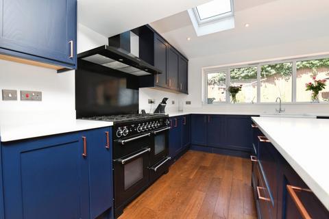 4 bedroom detached house for sale, Victoria Avenue, RAYLEIGH, Essex, SS6