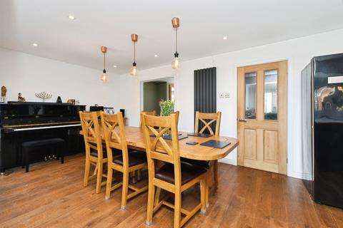 4 bedroom detached house for sale, Victoria Avenue, RAYLEIGH, Essex, SS6
