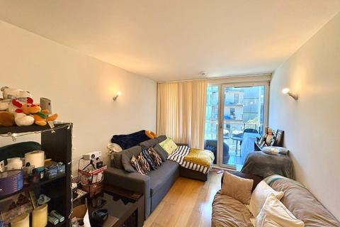 1 bedroom flat for sale, Station Approach, Hayes