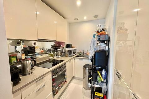 1 bedroom flat for sale, Station Approach, Hayes