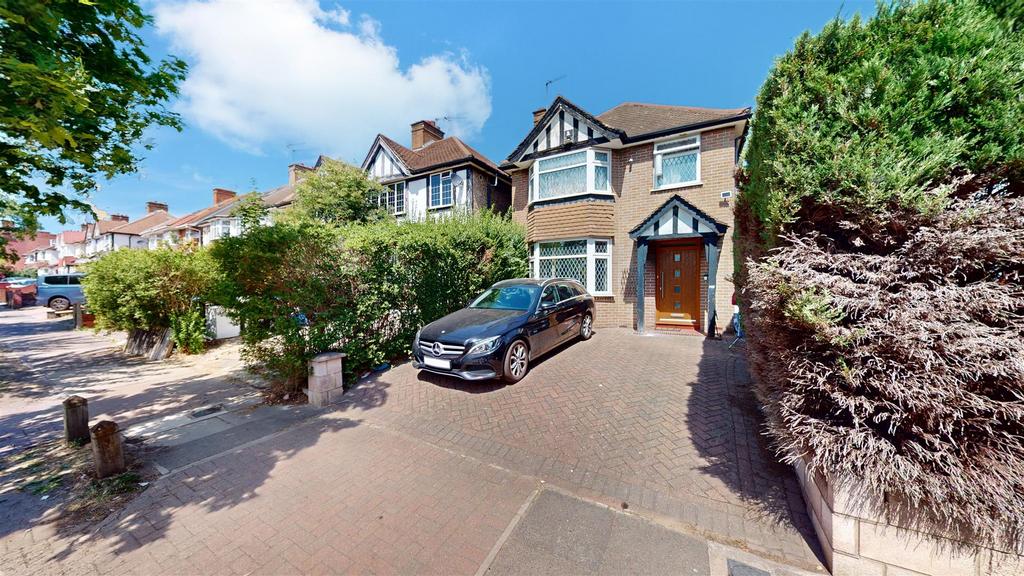 Detached house exterior, driveway