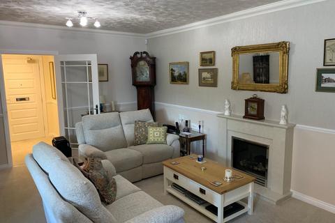 undefined, Hardy Lodge - Close proximity to the TOWN CENTRE
