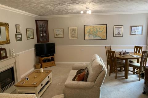 undefined, Hardy Lodge - Close proximity to the TOWN CENTRE