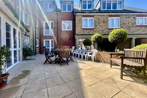 undefined, Hardy Lodge - Close proximity to the TOWN CENTRE
