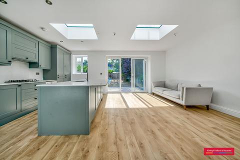 3 bedroom semi-detached house to rent, Petworth Road, London, N12