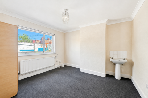 4 bedroom flat to rent, 220 WARREN AVENUE, SOUTHAMPTON, SO16