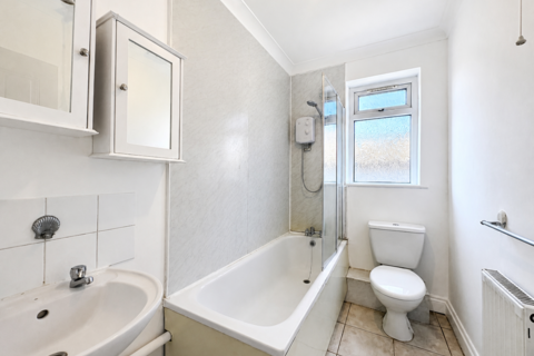 4 bedroom flat to rent, 220 WARREN AVENUE, SOUTHAMPTON, SO16