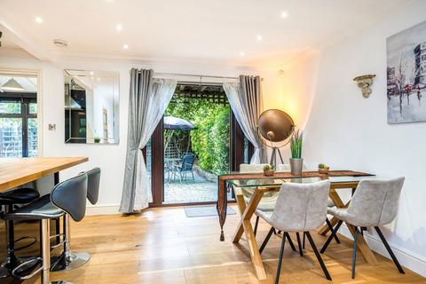 3 bedroom semi-detached house for sale, Simms Road, London SE1