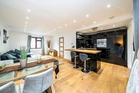 3 bedroom semi-detached house for sale, Simms Road, London SE1
