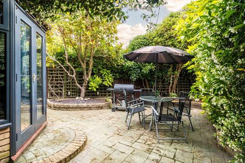 3 bedroom semi-detached house for sale, Simms Road, London SE1