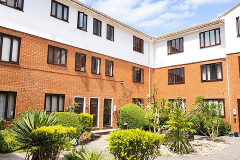 1 bedroom apartment to rent, Lyonsdown Road, New Barnet, EN5