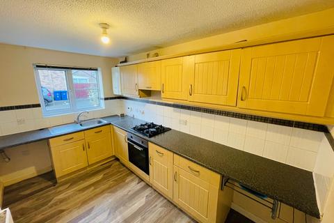 3 bedroom semi-detached house to rent, Stony Close, Stainforth, DN7