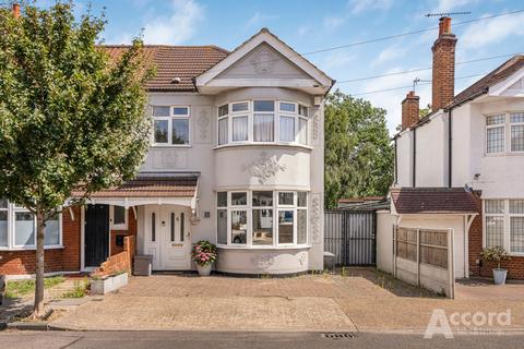 3 bedroom terraced house for sale, Parkside Avenue, Romford, RM1