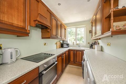 3 bedroom terraced house for sale, Parkside Avenue, Romford, RM1