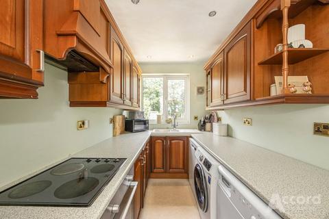 3 bedroom terraced house for sale, Parkside Avenue, Romford, RM1