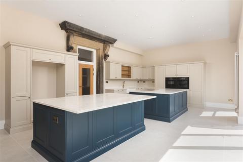 4 bedroom farm house for sale, Bayton Lane, Leeds LS18