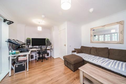 2 bedroom house to rent, Shalbourne Square, London E9