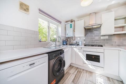 2 bedroom house to rent, Shalbourne Square, London E9