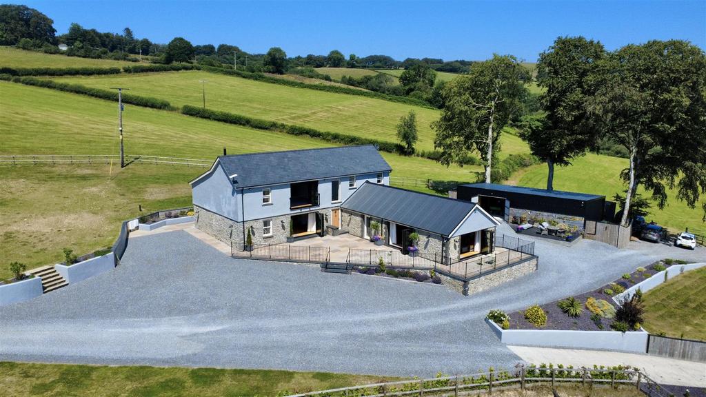 4 bedroom property with land for sale, Ffarmers