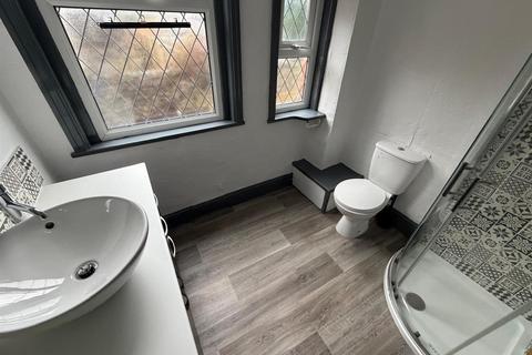 2 bedroom flat to rent, Ash Street, Buxton