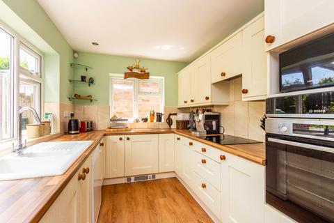 2 bedroom detached bungalow for sale, Cresswell Road, Rushden NN10