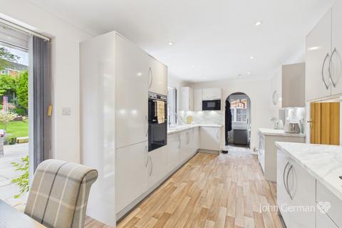 4 bedroom detached house for sale, Greenway, Burton-on-Trent