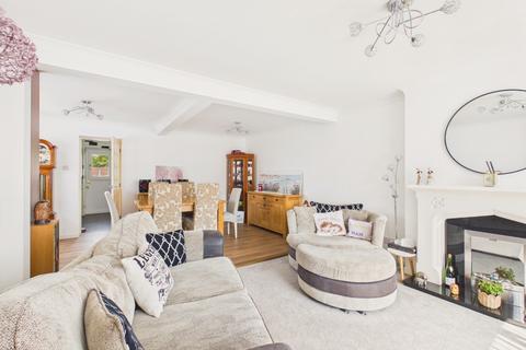 3 bedroom semi-detached house for sale, Downfield Avenue, Hull, HU6 7XF