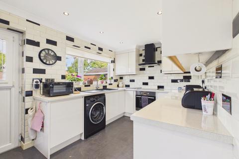 3 bedroom semi-detached house for sale, Downfield Avenue, Hull, HU6 7XF
