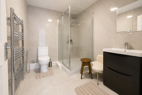 4 bedroom house to rent, Abbey Road, Ilford, IG2