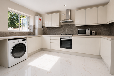 4 bedroom house to rent, Abbey Road, Ilford, IG2