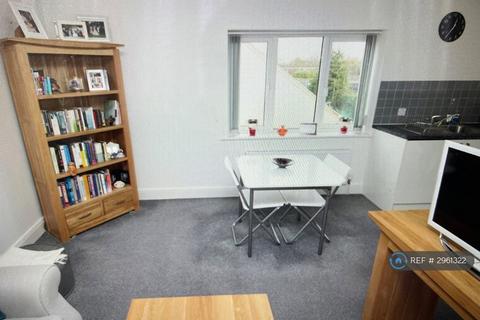 2 bedroom flat to rent, Green End Road, Cambridge, CB4