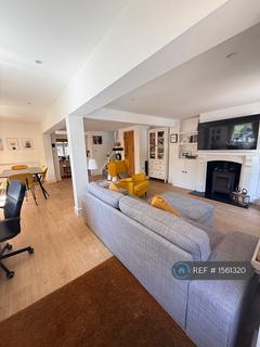 2 bedroom semi-detached house to rent, North St, Windsor, SL4