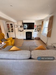 2 bedroom semi-detached house to rent, North St, Windsor, SL4