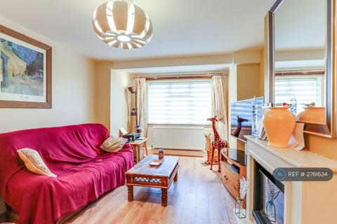 3 bedroom semi-detached house to rent, Thorley Park Road, Bishop's Stortford, CM23