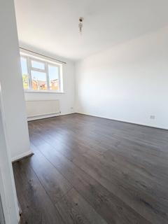 3 bedroom semi-detached house to rent, Haslam Close, Ickenham, Uxbridge, UB10