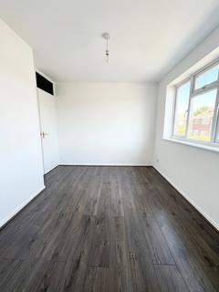 3 bedroom semi-detached house to rent, Haslam Close, Ickenham, Uxbridge, UB10