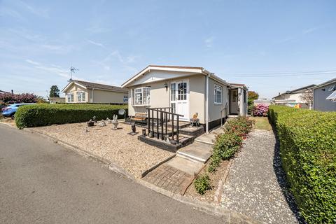 2 bedroom park home for sale, Woodside Park, Luton LU1
