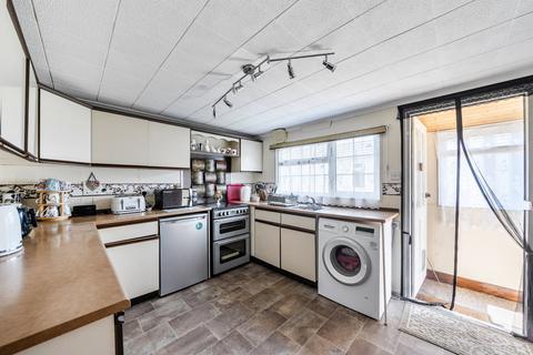 2 bedroom park home for sale, Woodside Park, Luton LU1