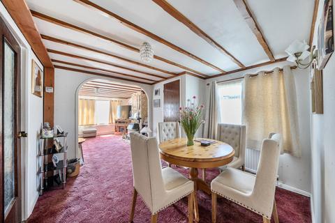 2 bedroom park home for sale, Woodside Park, Luton LU1