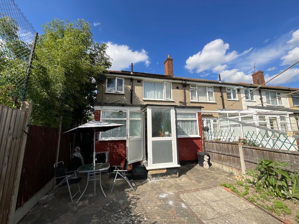 REAR GARDEN approx 40ft