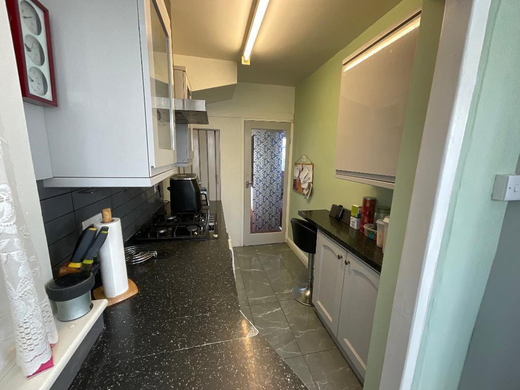 KITCHEN 12'4 x 5'7>16'